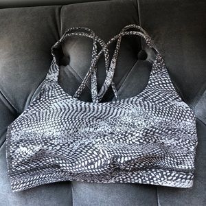 Lululemon sports bra size 6
